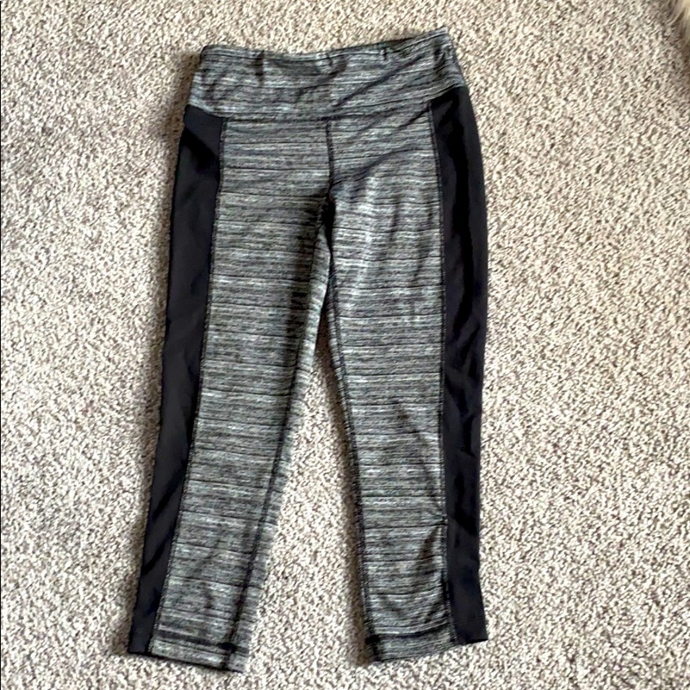 Size small Capri workout leggings